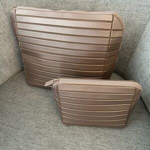 Parallelle Small Traveler in Rose Gold